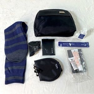 TUMI FOR DELTA NWOT Black Amenity Travel Kit Pouch Wash Bag with Contents